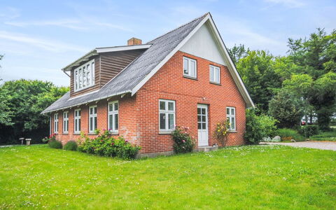 Ludovic - 7Km from the Sea: Dach, Grundstueck, Hütte, Zuhause, Ländliches Gebiet, Schuppen, Abstellgleis, Gartenbauten, Blockhaus, Hütte