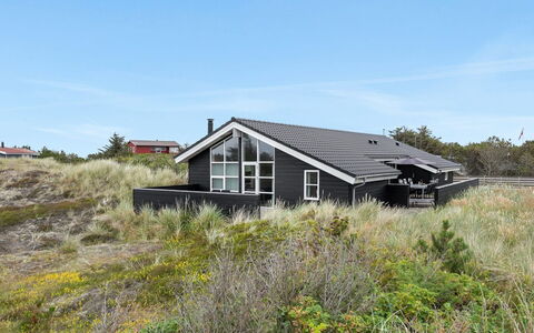 Mavis - 800M from the Sea: Holz, Zuhause, Veranda, Deck, Hartholz, Dach, Holzbeize, Holzboden, Eco Hotel