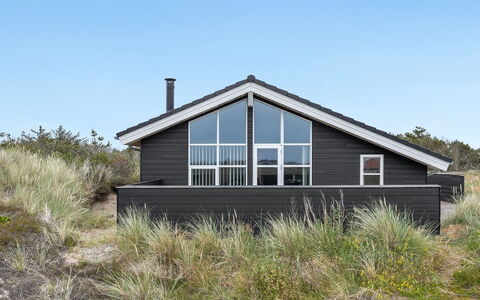 Mavis - 800M from the Sea: Holz, Zuhause, Veranda, Deck, Hartholz, Dach, Holzbeize, Holzboden, Eco Hotel