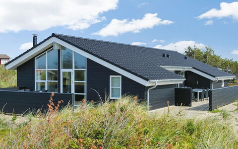 Mavis - 800M from the Sea: Holz, Zuhause, Veranda, Deck, Hartholz, Dach, Holzbeize, Holzboden, Eco Hotel