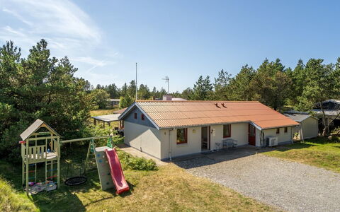Germund - 900M from the Sea: Dach, Haus, Zuhause, Hütte, Abstellgleis, Estate, Auffahrt, Gartenbauten, Garten, Schuppen