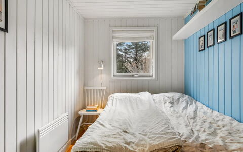 Bylgja - 1.7Km from the Sea: Schlafzimmer, Holz, Interior Design, Flooring, Fussboden, Bett, Bettdecke, Bedding, Decke, Zimmer