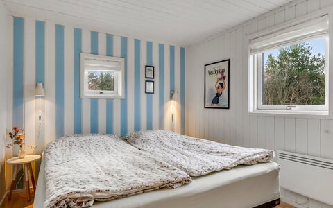 Bylgja - 1.7Km from the Sea: Wand, Interior Design, Holz, Schlafzimmer, Bett, Möbel, Zuhause, Bedding, Fussboden, Decke