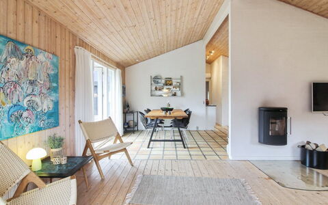 Birette - 1.5Km from the Sea: Flooring, Möbel, Interior Design, Fussboden, Holz, Holzboden, Decke, Zuhause, Wohnzimmer, Stuhl