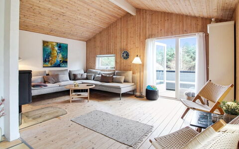 Birette - 1.5Km from the Sea: Holz, Flooring, Möbel, Interior Design, Holzboden, Fussboden, Zuhause, Decke, Wohnzimmer, Hartholz