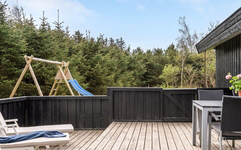 Birette - 1.5Km from the Sea: Holz, Holzboden, Hartholz, Deck, Flooring, Planke, Verbundwerkstoff, Holzbeize, Veranda, Gartenmöbel