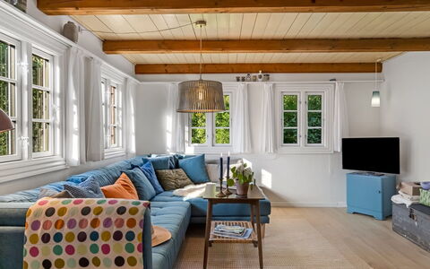 Beghel - 350M from the Sea: Möbel, Interior Design, Couch, Flooring, Fussboden, Holz, Tabelle, Decke, Wohnzimmer, Zimmer