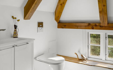 Beghel - 350M from the Sea: Armatur, Badezimmer, Toilleten Sitz, Flooring, Toilette, Installation, Fussboden, Zapfhahn, Sinken, Badezimmerschrank