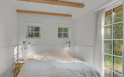 Beghel - 350M from the Sea: Interior Design, Holz, Flooring, Schlafzimmer, Decke, Fussboden, Bett, Beleuchtung, Bedding, Möbel