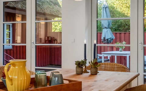 Beghel - 350M from the Sea: Möbel, Interior Design, Flooring, Holz, Tabelle, Fussboden, Stuhl, Decke, Küche & Esszimmer Tisch, Esszimmer
