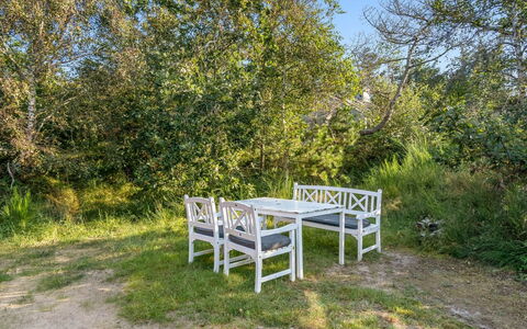 Beghel - 350M from the Sea: Strauch, Frühling, Garten, Zweig, Schatten, Landscaping, Gartenmöbel, Park, Wald