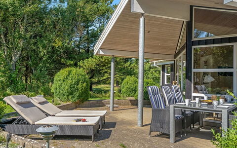 Bina - 1.9Km from the Sea: Möbel, Gartenmöbel, Stuhl, Veranda, Schatten, Grundstueck, Garten, Ground, Outdoor Struktur, Terrasse