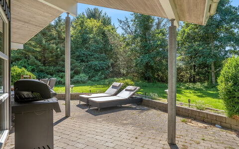 Bina - 1.9Km from the Sea: Holz, Veranda, Decke, Garten, Schatten, Grundstueck, Gartenmöbel, Outdoor Struktur, Landscaping, Estate
