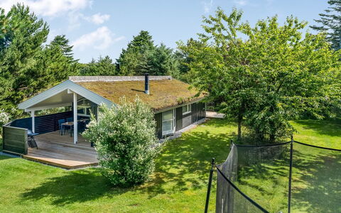 Barnet - 2.2Km from the Sea: Dachdecken, Hütte, Haus, Dach, Zuhause, Bauernhaus, Hütte, Estate, Dorf