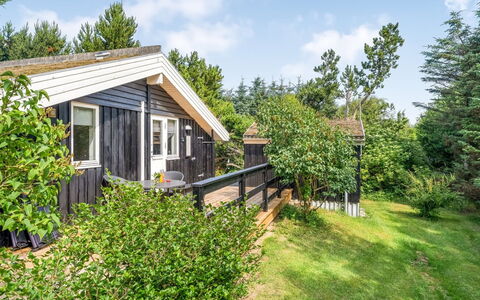 Barnet - 2.2Km from the Sea: Dachdecken, Hütte, Haus, Dach, Zuhause, Bauernhaus, Hütte, Estate, Dorf