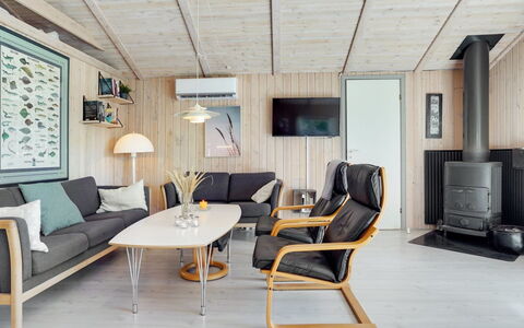 Akka - 2Km from the Sea: Möbel, Holz, Interior Design, Flooring, Wohnzimmer, Couch, Fussboden, Beleuchtung, Zuhause, Decke