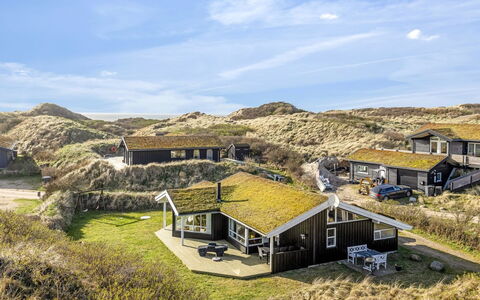 Bovi - 300M from the Sea: Holz, Zuhause, Veranda, Deck, Hartholz, Dach, Holzbeize, Holzboden, Eco Hotel