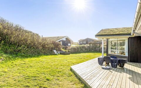 Bovi - 300M from the Sea: Holz, Zuhause, Veranda, Deck, Hartholz, Dach, Holzbeize, Holzboden, Eco Hotel