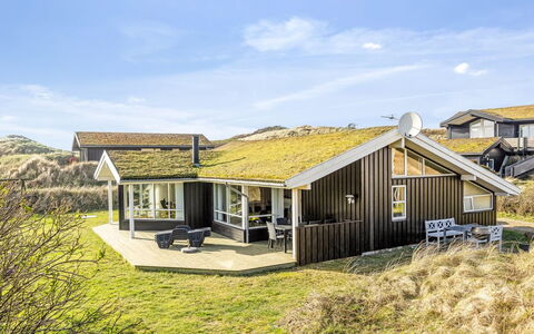 Bovi - 300M from the Sea: Holz, Zuhause, Veranda, Deck, Hartholz, Dach, Holzbeize, Holzboden, Eco Hotel