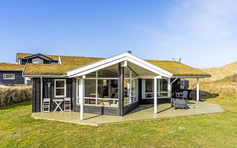 Bovi - 300M from the Sea: Holz, Zuhause, Veranda, Deck, Hartholz, Dach, Holzbeize, Holzboden, Eco Hotel