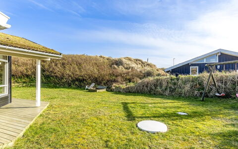 Bovi - 300M from the Sea: Holz, Zuhause, Veranda, Deck, Hartholz, Dach, Holzbeize, Holzboden, Eco Hotel