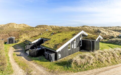 Bovi - 300M from the Sea: Holz, Zuhause, Veranda, Deck, Hartholz, Dach, Holzbeize, Holzboden, Eco Hotel
