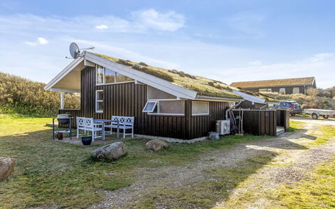 Bovi - 300M from the Sea: Holz, Zuhause, Veranda, Deck, Hartholz, Dach, Holzbeize, Holzboden, Eco Hotel