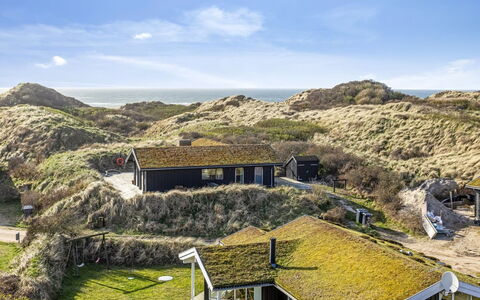 Bovi - 300M from the Sea: Holz, Zuhause, Veranda, Deck, Hartholz, Dach, Holzbeize, Holzboden, Eco Hotel