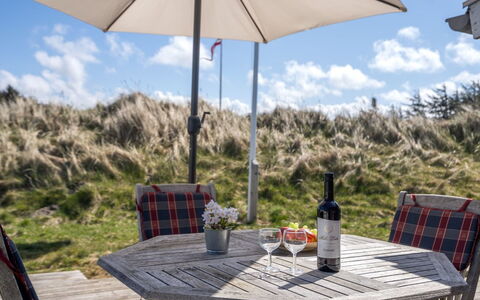 Asser - 400M from the Sea: Holz, Zuhause, Veranda, Deck, Hartholz, Dach, Holzbeize, Holzboden, Eco Hotel