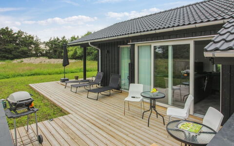 Holke - 600M from the Sea: Wohngebiet, Dach, Vorort, Auffahrt, Estate, Kamin