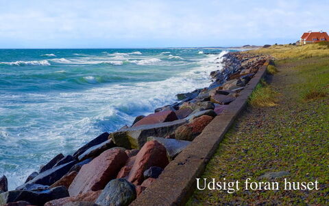 Ingwald - 50M from the Sea: Wohngebiet, Dach, Vorort, Auffahrt, Estate, Kamin