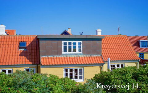 Ingwald - 50M from the Sea: Wohngebiet, Dach, Vorort, Auffahrt, Estate, Kamin