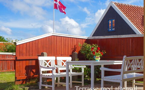 Ingwald - 50M from the Sea: Wohngebiet, Dach, Vorort, Auffahrt, Estate, Kamin