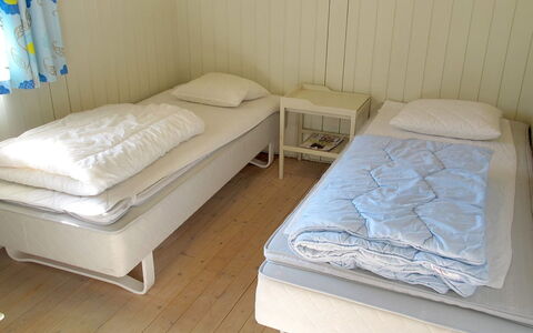 Claudette - 1Km from the Sea: Bett, Schlafzimmer, Möbel, Holz, Fussboden, Bettdecke, Flooring, Textil, Bedding, Interior Design