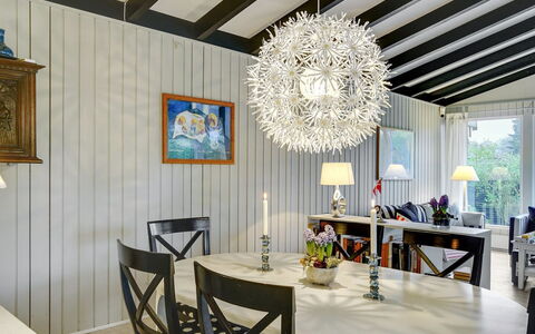 Claudette - 1Km from the Sea: Interior Design, Möbel, Leuchter, Light Fixture, Decke, Holz, Esszimmer, Beleuchtung, Flooring, Tabelle