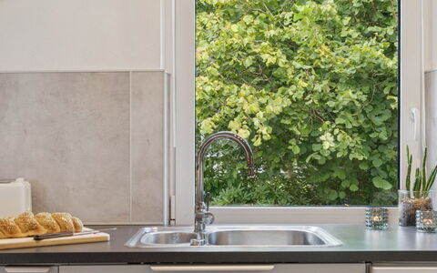 Merit - 800M from the Sea: Countertop, Spüle, Armatur, Sinken, Küche, Zapfhahn, Interior Design, Installation, Zuhause, Küchengerät