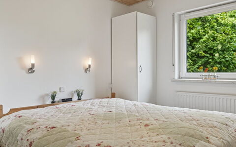 Merit - 800M from the Sea: Bett, Interior Design, Schlafzimmer, Wand, Holz, Decke, Möbel, Bettdecke, Flooring, Bedding