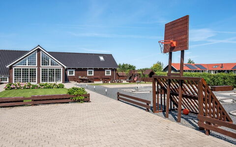 Emelita - 900M from the Sea: Weiss, Steigung, Karte