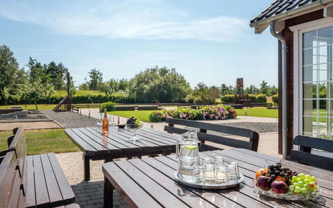 Emelita - 900M from the Sea: Weiss, Steigung, Karte