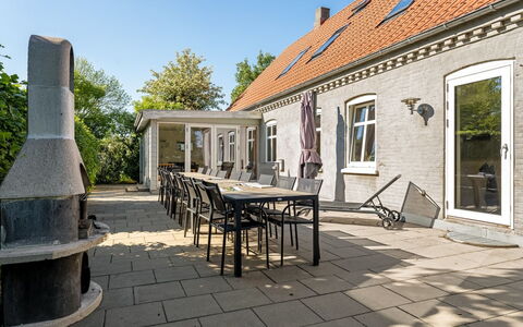 Thorward - 1.5Km from the Sea: Dach, Zuhause, Tür, Hütte, Schatten, Abstellgleis, Garten, Estate, Hinterhof