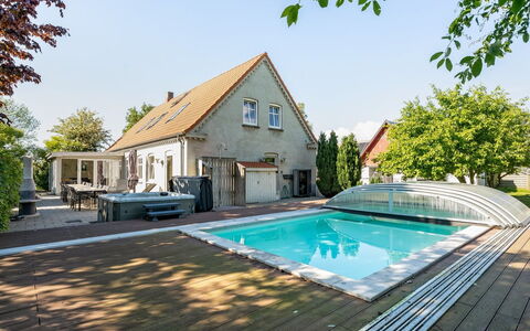 Thorward - 1.5Km from the Sea: Dach, Zuhause, Tür, Hütte, Schatten, Abstellgleis, Garten, Estate, Hinterhof