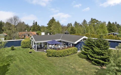 Frithlef - 900M from the Sea: Dach, Haus, Zuhause, Hütte, Abstellgleis, Estate, Auffahrt, Gartenbauten, Garten, Schuppen