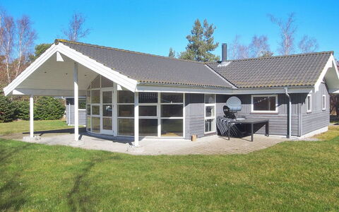 Birthe - 800M from the Sea: Dach, Haus, Zuhause, Hütte, Tür, Abstellgleis, Estate, Rasen, Garten, Veranda