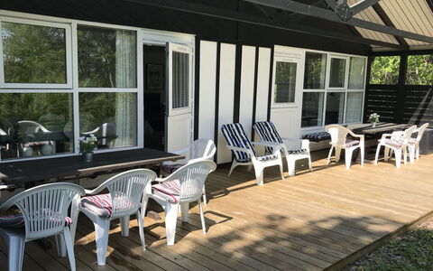 Torsten - 30M from the Sea: Dach, Haus, Grundstueck, Zuhause, Hütte, Estate, Gartenbauten, Schatten, Blockhaus, Landscaping