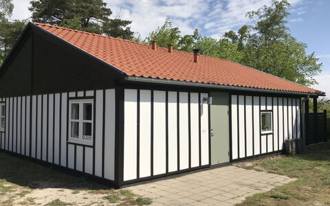 Torsten - 30M from the Sea: Dach, Haus, Grundstueck, Zuhause, Hütte, Estate, Gartenbauten, Schatten, Blockhaus, Landscaping
