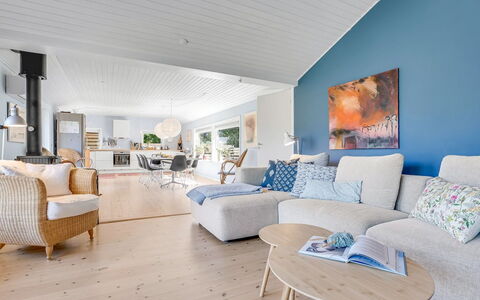 Erke - 370M from the Sea: Möbel, Interior Design, Flooring, Holz, Decke, Fussboden, Couch, Wohnzimmer, Zuhause, Holzboden