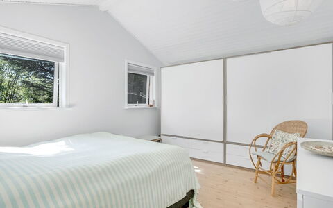 Erke - 370M from the Sea: Interior Design, Möbel, Schlafzimmer, Flooring, Decke, Bett, Fussboden, Beleuchtung, Bedding, Zimmer