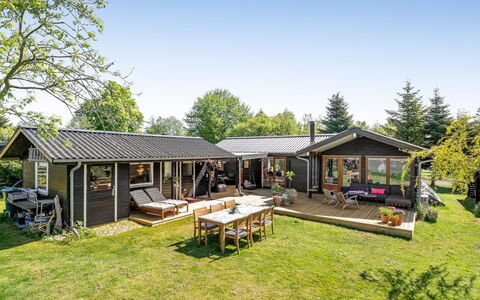 Erke - 370M from the Sea: Hütte, Zuhause, Haus, Dach, Veranda, Estate, Abstellgleis, Gartenbauten, Bauernhaus, Garten