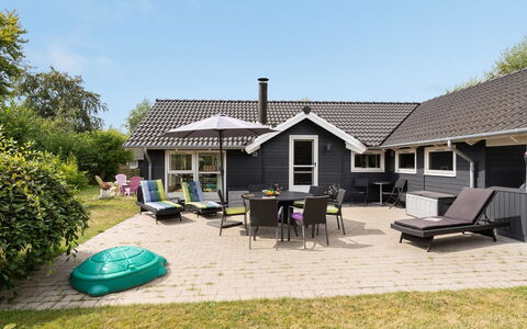 Zelda - 300M from the Sea: Dach, Grundstueck, Hütte, Zuhause, Ländliches Gebiet, Schuppen, Abstellgleis, Gartenbauten, Blockhaus, Hütte