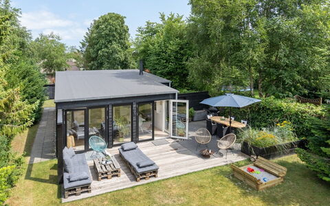 Edin - 400M from the Sea: Wohngebiet, Dach, Vorort, Auffahrt, Estate, Kamin